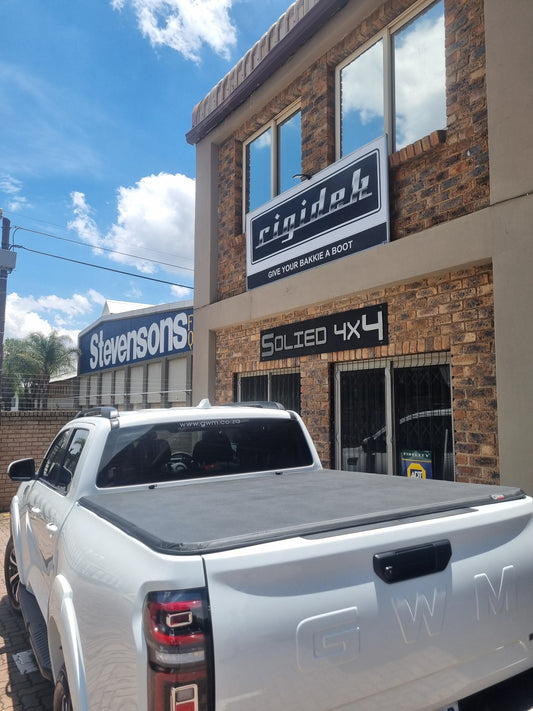 Trifold Soft Lockable tonneau Covers GWM
