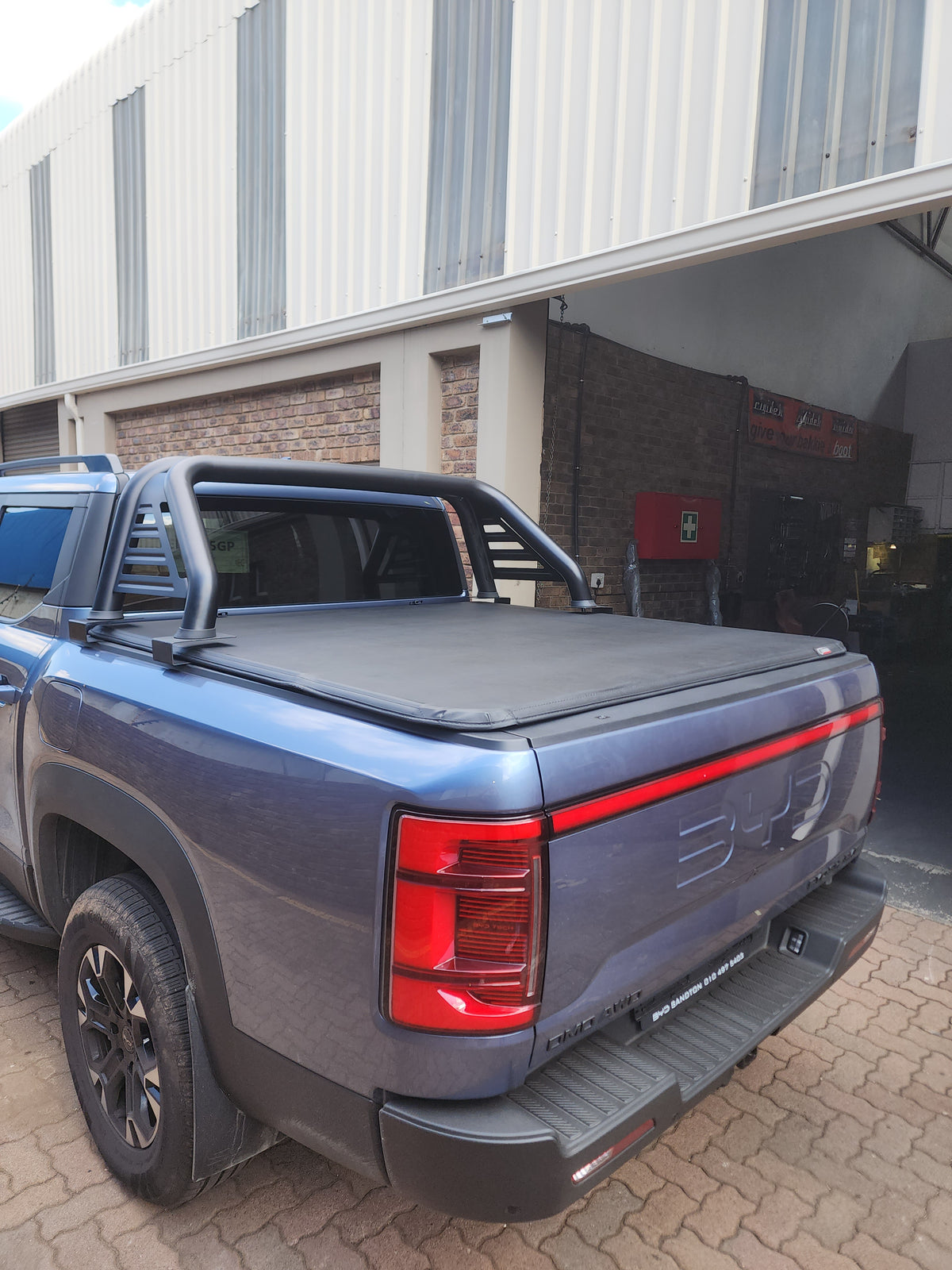 Trifold Hard Lockable Bakkie Tonneau Covers BYD