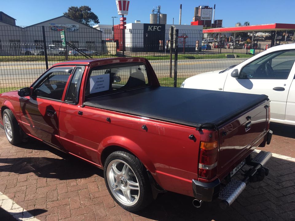 Ford Bantam Clip-on Tonneau Cover