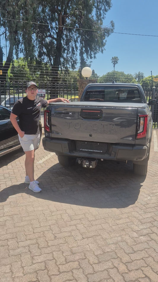 Trifold Hard Lockable Bakkie Tonneau Covers Toyota Hilux